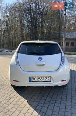 Хэтчбек Nissan Leaf 2012 в 