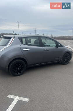 Хетчбек Nissan Leaf 2014 в 