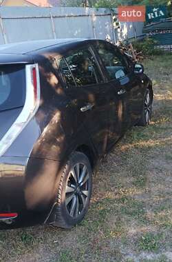 Хэтчбек Nissan Leaf 2015 в 