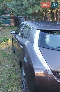 Хэтчбек Nissan Leaf 2015 в 