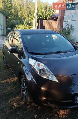 Хэтчбек Nissan Leaf 2015 в 