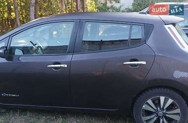 Хэтчбек Nissan Leaf 2015 в 
