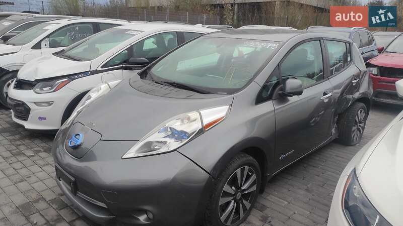 Хэтчбек Nissan Leaf 2015 в 