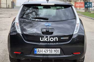 Хэтчбек Nissan Leaf 2013 в 