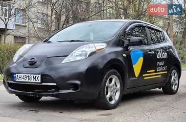 Хэтчбек Nissan Leaf 2013 в 