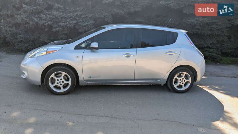 Хэтчбек Nissan Leaf 2011 в Запорожье