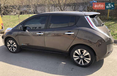 Хэтчбек Nissan Leaf 2015 в 