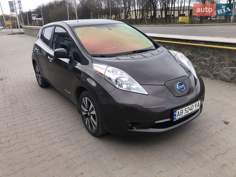 Хэтчбек Nissan Leaf 2015 в 