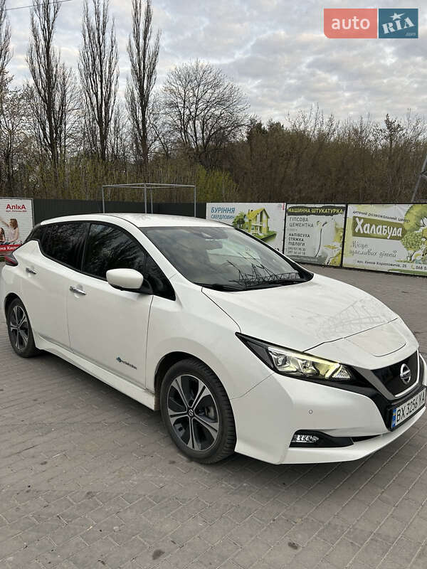 Хэтчбек Nissan Leaf 2019 в 
