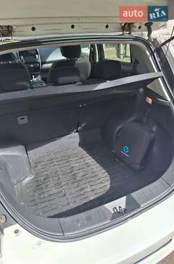 Хэтчбек Nissan Leaf 2014 в 