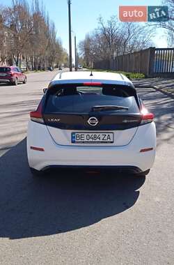 Хэтчбек Nissan Leaf 2021 в 
