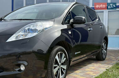 Хэтчбек Nissan Leaf 2015 в 