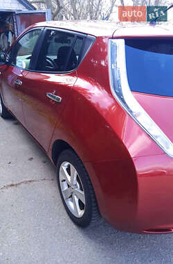 Хетчбек Nissan Leaf 2011 в 
