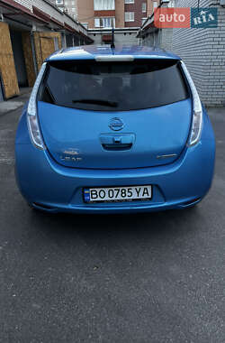 Хэтчбек Nissan Leaf 2012 в 