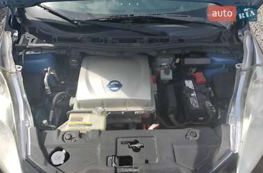 Хетчбек Nissan Leaf 2015 в 