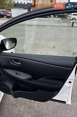 Хэтчбек Nissan Leaf 2021 в 