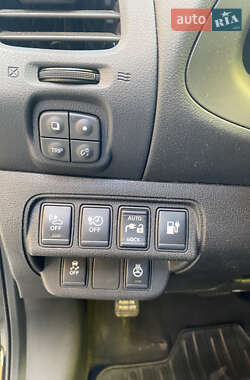 Хэтчбек Nissan Leaf 2014 в 