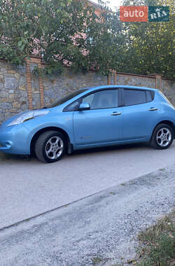 Хэтчбек Nissan Leaf 2014 в 