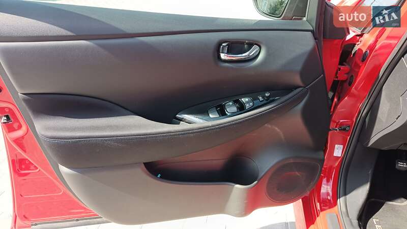 Хэтчбек Nissan Leaf 2019 в Львове