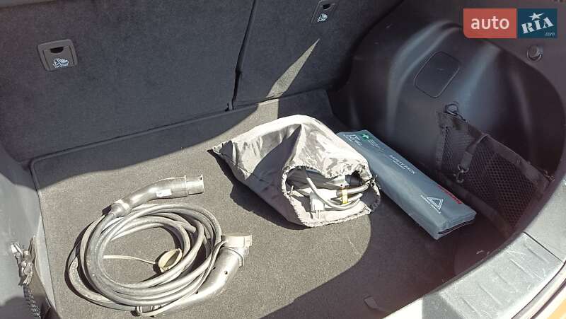 Хэтчбек Nissan Leaf 2019 в Львове