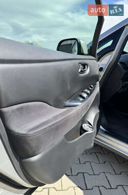 Хэтчбек Nissan Leaf 2014 в 