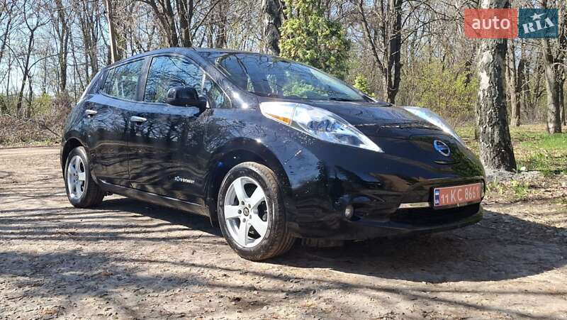 Хэтчбек Nissan Leaf 2015 в 