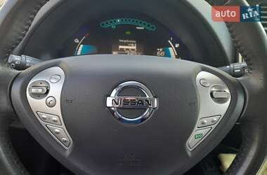 Хэтчбек Nissan Leaf 2016 в 