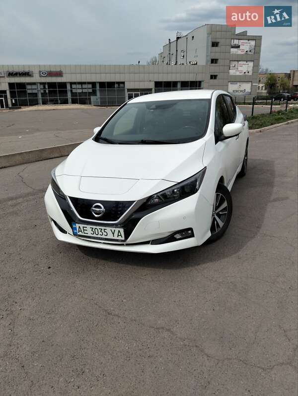 Хэтчбек Nissan Leaf 2018 в 