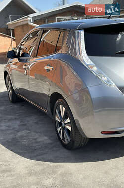 Хэтчбек Nissan Leaf 2014 в 