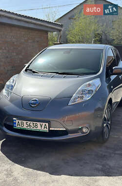 Хэтчбек Nissan Leaf 2014 в 