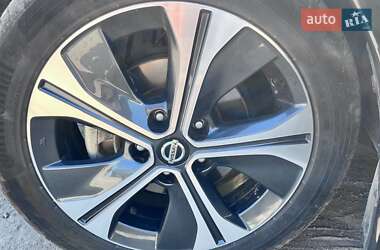 Хэтчбек Nissan Leaf 2020 в 