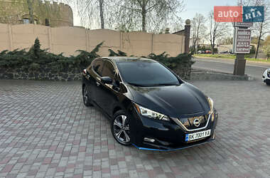 Хэтчбек Nissan Leaf 2021 в 