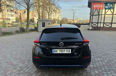 Хэтчбек Nissan Leaf 2021 в 