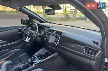 Хэтчбек Nissan Leaf 2021 в 