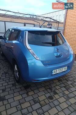 Хэтчбек Nissan Leaf 2011 в 