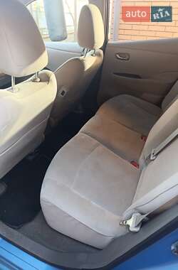 Хэтчбек Nissan Leaf 2011 в 