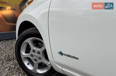 Хэтчбек Nissan Leaf 2013 в 