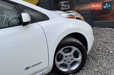 Хэтчбек Nissan Leaf 2013 в 