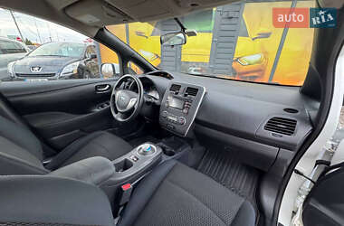 Хэтчбек Nissan Leaf 2013 в 