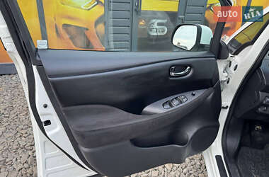 Хэтчбек Nissan Leaf 2013 в 