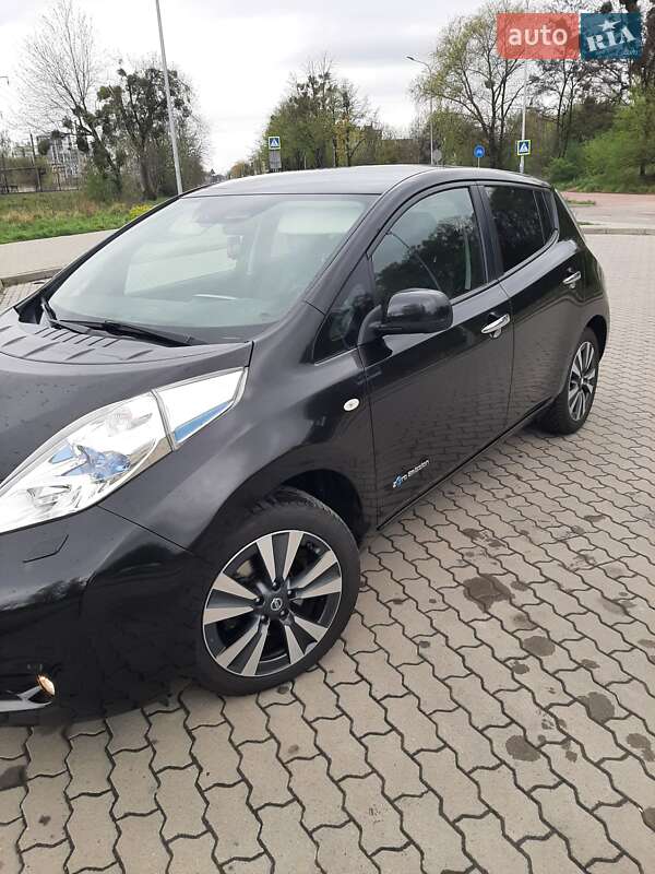 Хэтчбек Nissan Leaf 2016 в Львове