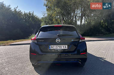Хэтчбек Nissan Leaf 2019 в 
