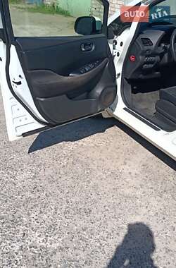 Хетчбек Nissan Leaf 2013 в 