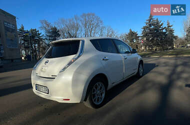 Хэтчбек Nissan Leaf 2013 в 