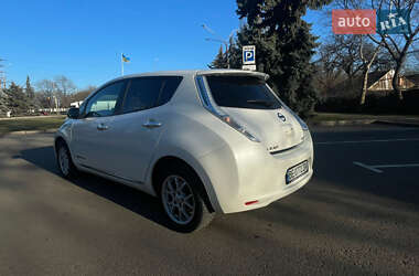 Хэтчбек Nissan Leaf 2013 в 
