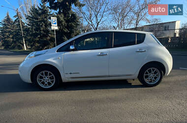 Хэтчбек Nissan Leaf 2013 в 