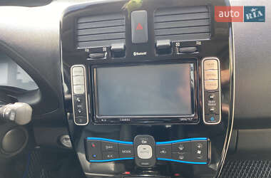 Хэтчбек Nissan Leaf 2015 в 