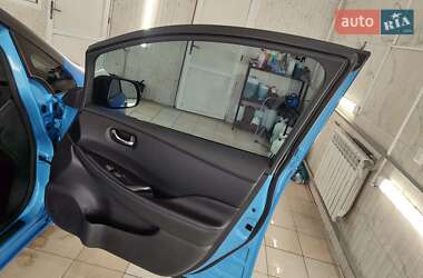 Хэтчбек Nissan Leaf 2013 в 