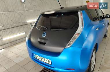 Хэтчбек Nissan Leaf 2013 в 