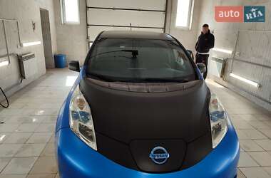 Хэтчбек Nissan Leaf 2013 в 